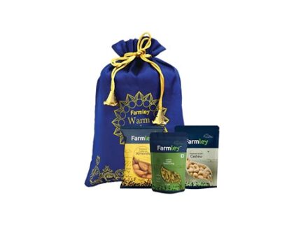Farmley Premium Gift Pack Assorted Dry Fruits (Almonds, Raisin & Cashew), 700 g
